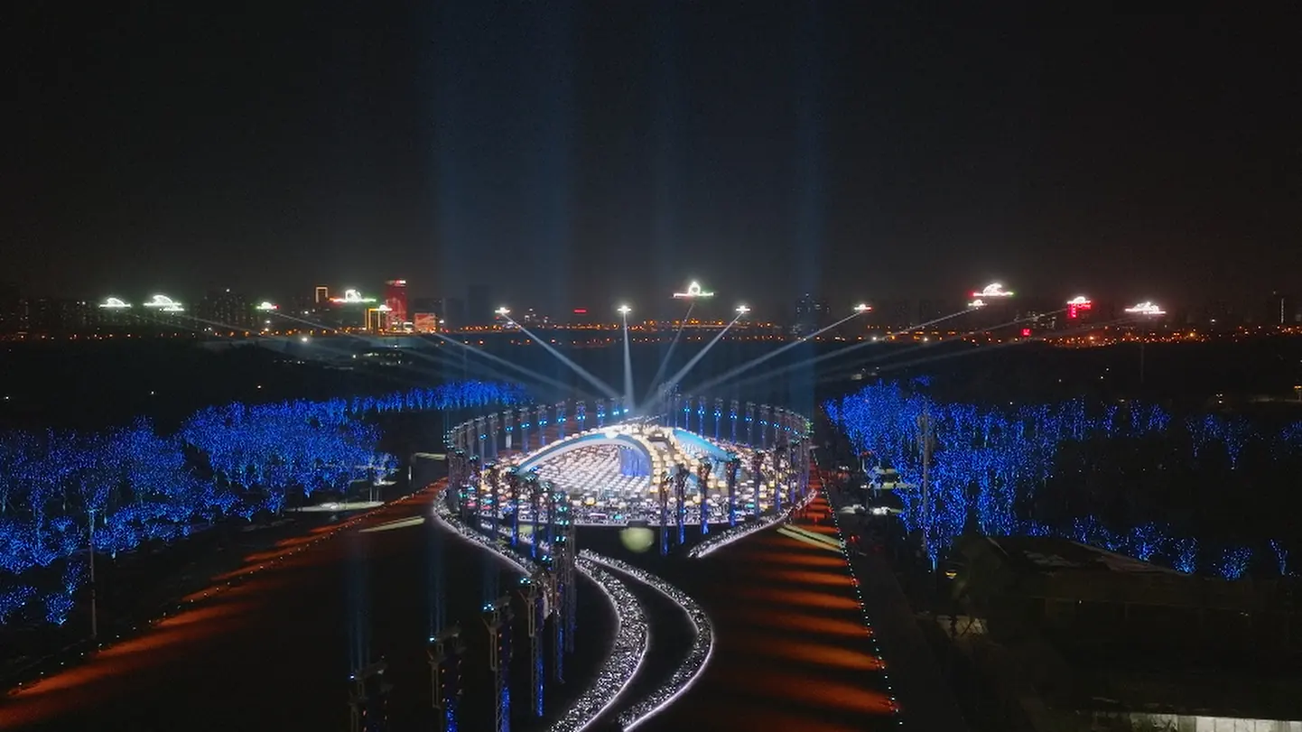 Fleet of drones forming a coordinated pattern over a plaza during a show operation